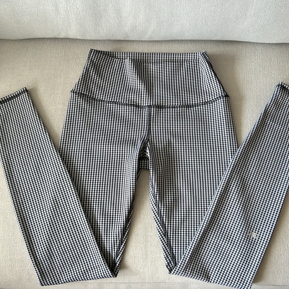 Alo Yoga High-Waist Micro Houndstooth Leggings - Picture 2 of 3